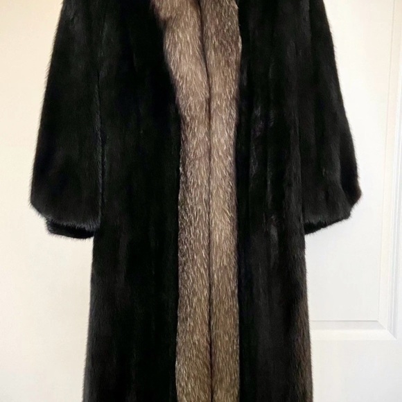 Rare Find* Saga Furs Black Mink and Tan Fox Fur tuxedo collar coat - Picture 2 of 8